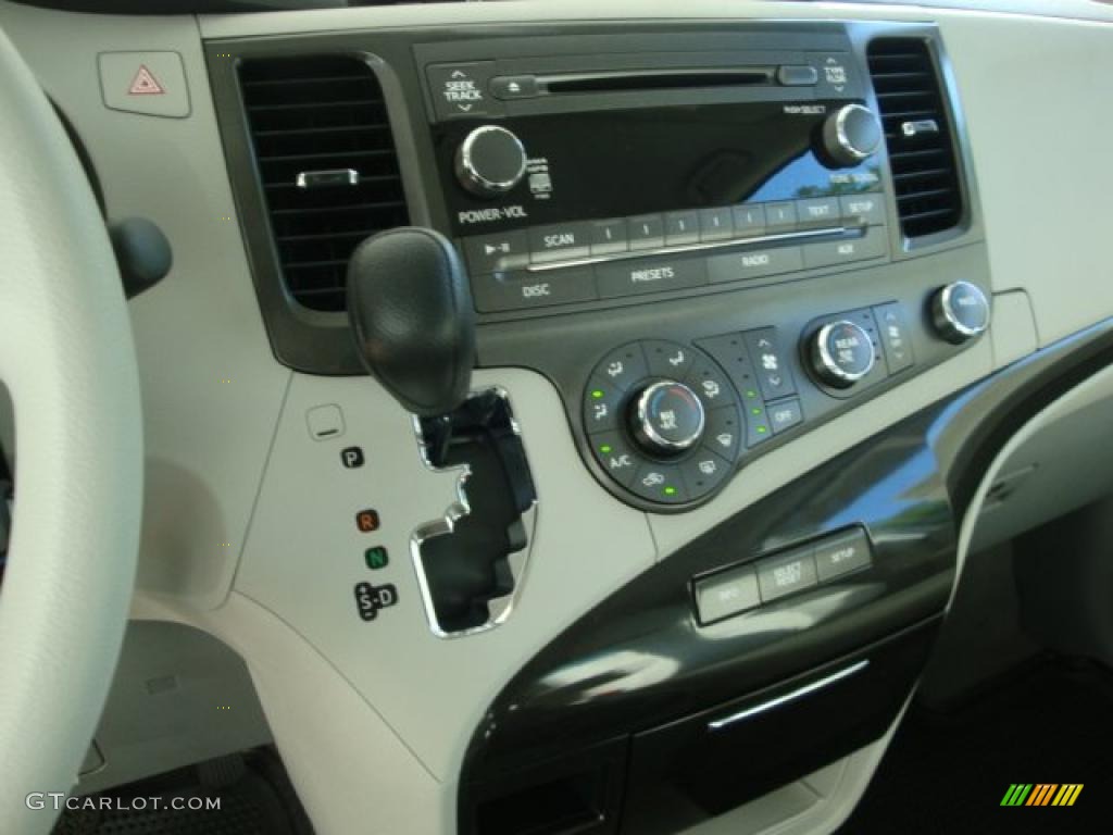 2011 Sienna LE - Salsa Red Pearl / Bisque photo #13