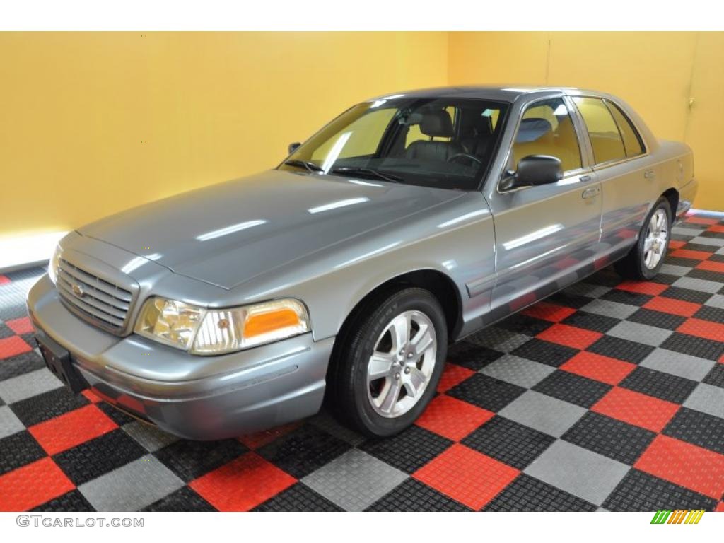 2006 Crown Victoria LX - Tungsten Metallic / Charcoal Black photo #3