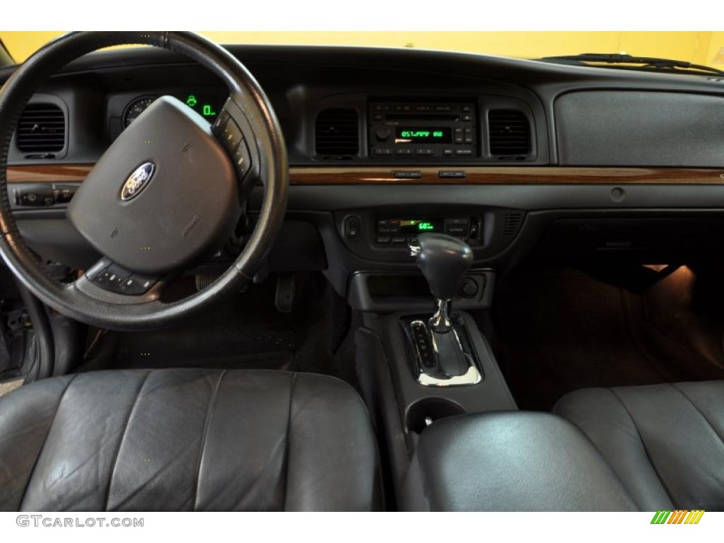 2006 Crown Victoria LX - Tungsten Metallic / Charcoal Black photo #7
