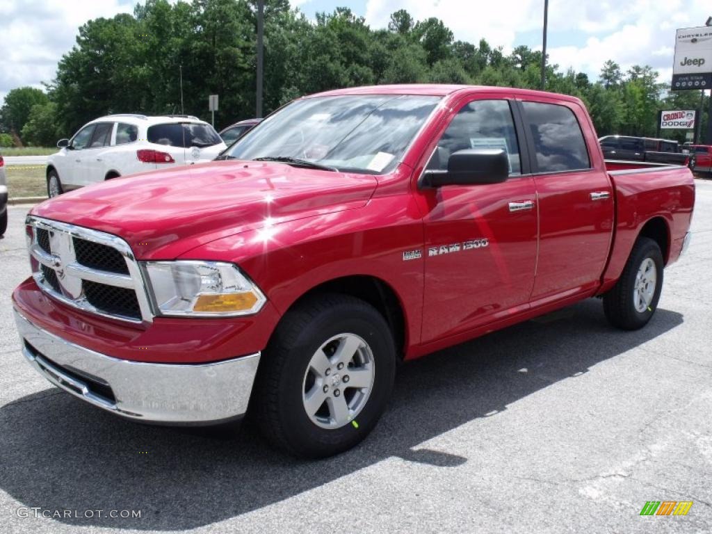 2011 Ram 1500 SLT Crew Cab - Flame Red / Dark Slate Gray/Medium Graystone photo #4