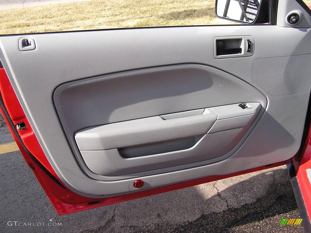 2007 Mustang V6 Deluxe Coupe - Torch Red / Light Graphite photo #4