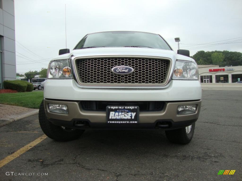 2004 F150 Lariat SuperCrew 4x4 - Oxford White / Tan photo #2