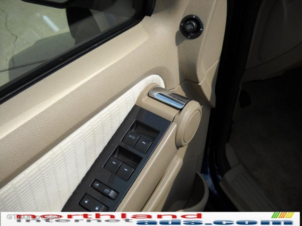 2007 Explorer XLT 4x4 - Dark Blue Pearl Metallic / Camel photo #15