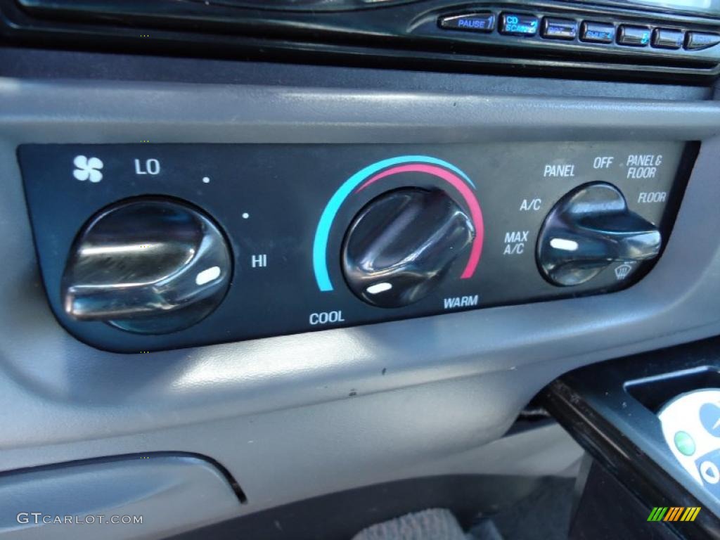 2002 F150 XLT SuperCrew - Silver Metallic / Medium Graphite photo #20