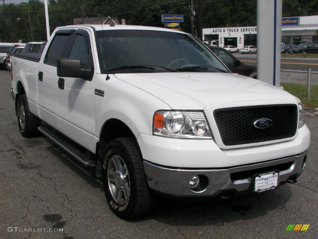 2006 F150 XLT SuperCrew 4x4 - Oxford White / Medium/Dark Flint photo #2