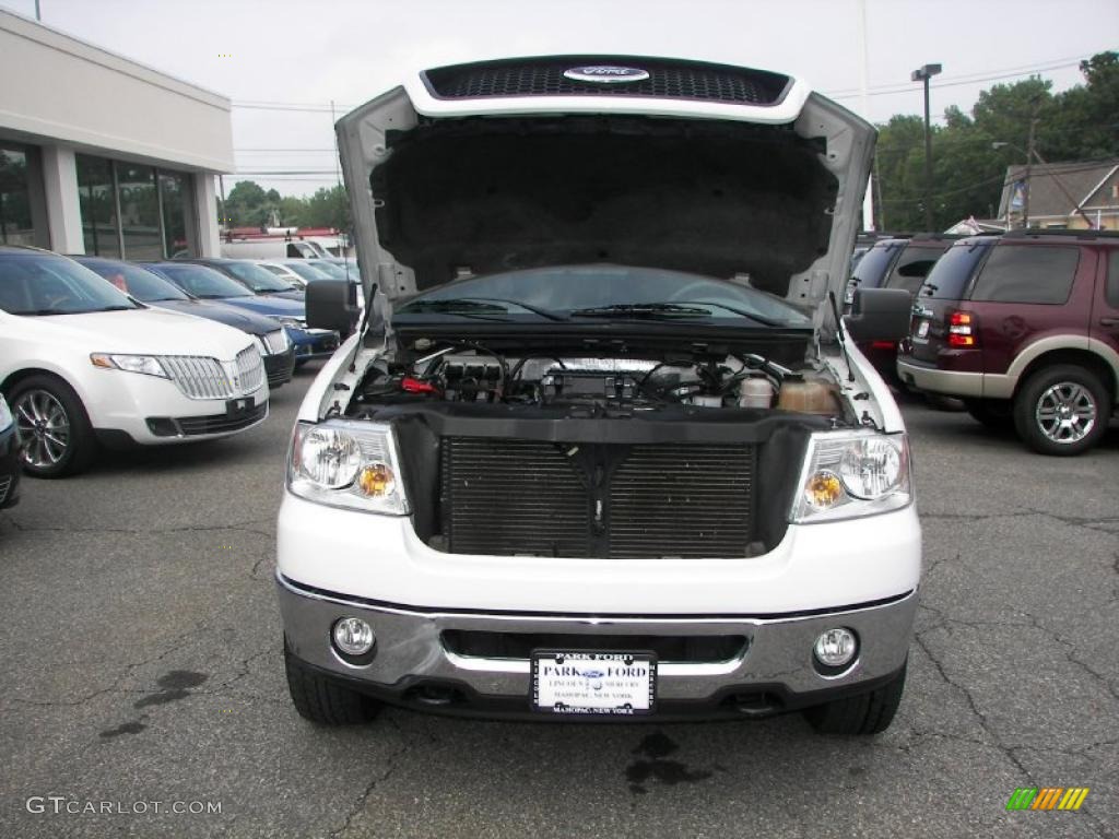 2006 F150 XLT SuperCrew 4x4 - Oxford White / Medium/Dark Flint photo #9