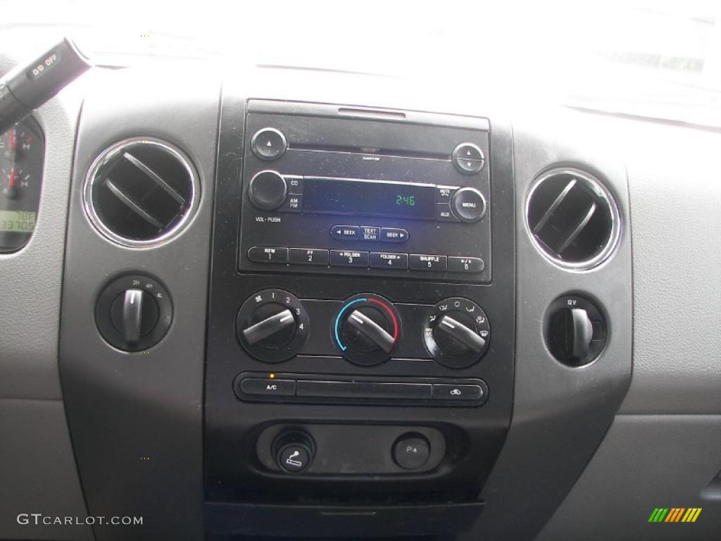 2006 F150 XLT SuperCrew 4x4 - Oxford White / Medium/Dark Flint photo #17