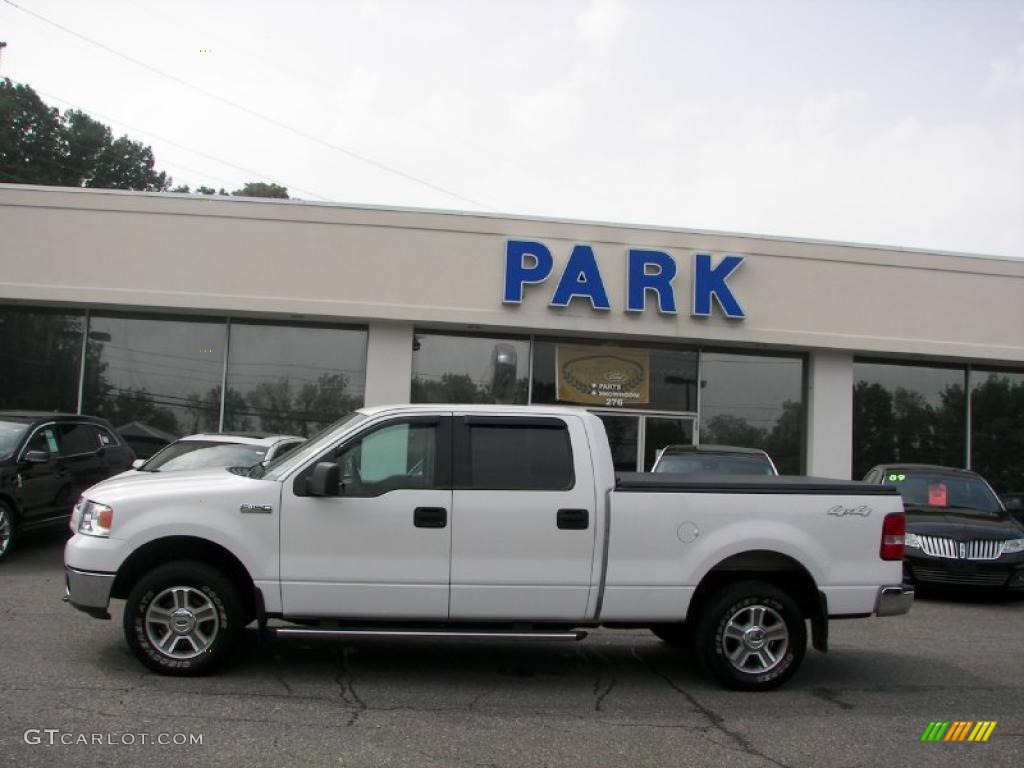 2006 F150 XLT SuperCrew 4x4 - Oxford White / Medium/Dark Flint photo #18