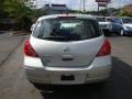 Brilliant Silver - Versa 1.8 S Hatchback Photo No. 3