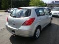 Brilliant Silver - Versa 1.8 S Hatchback Photo No. 4
