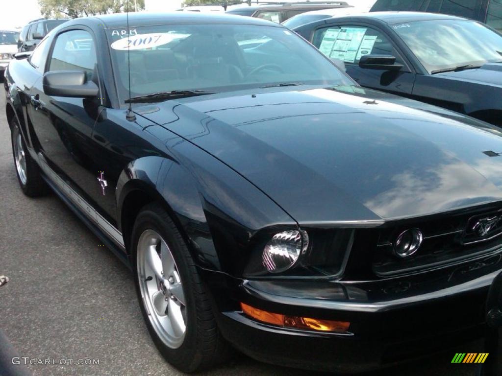 2007 Mustang V6 Premium Coupe - Black / Dark Charcoal photo #4