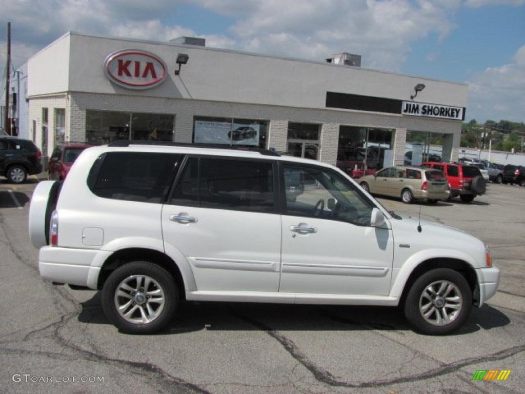 2006 XL7 7 Passenger AWD - White Pearl / Beige photo #2