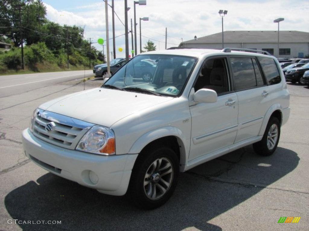 2006 XL7 7 Passenger AWD - White Pearl / Beige photo #6