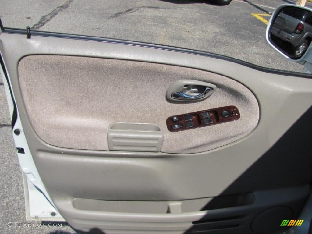 2006 XL7 7 Passenger AWD - White Pearl / Beige photo #9