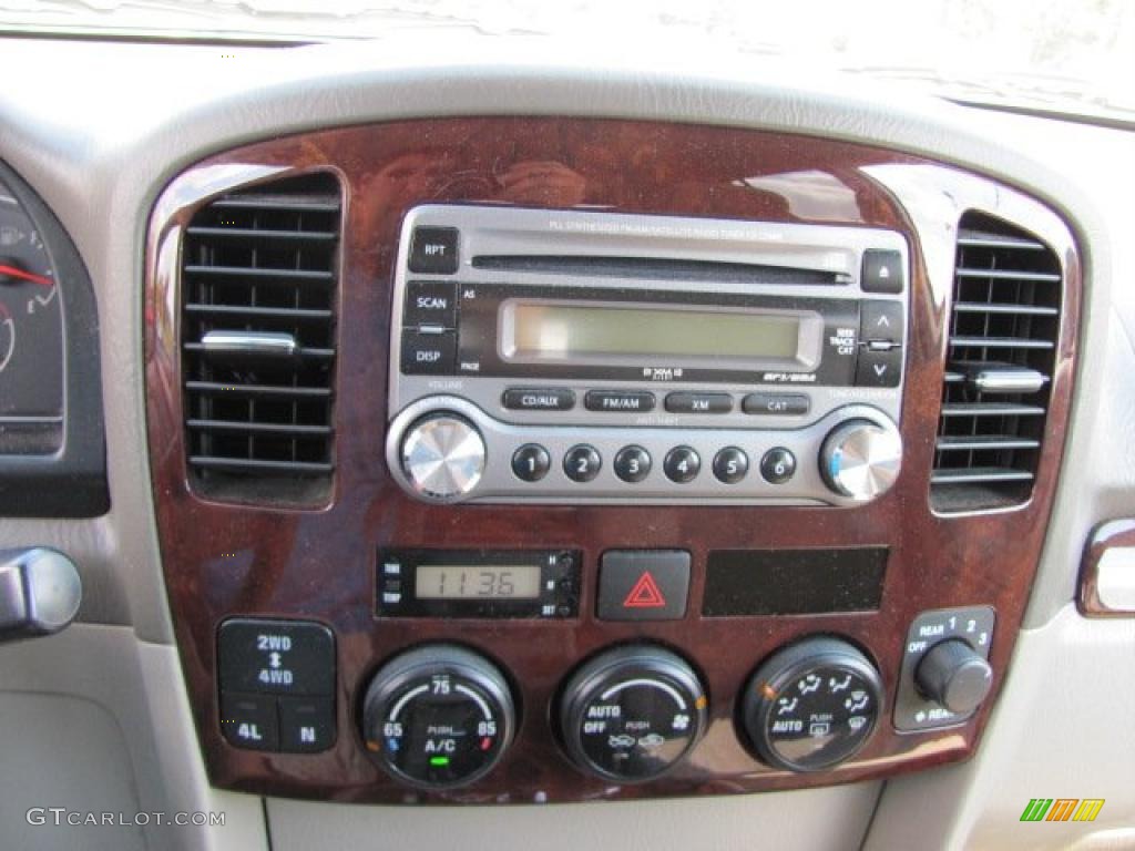 2006 XL7 7 Passenger AWD - White Pearl / Beige photo #12