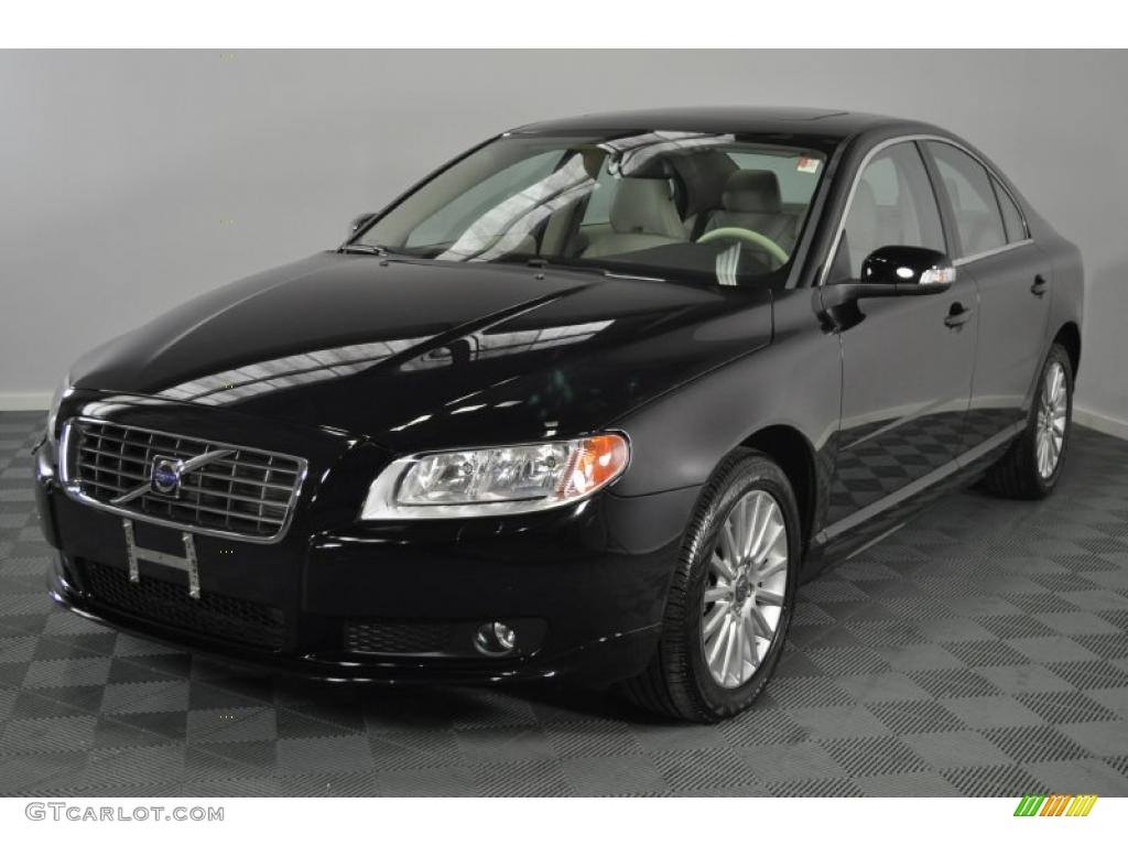 Black Volvo S80