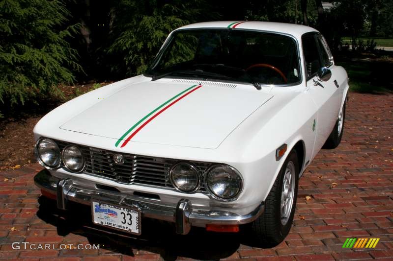 Bianco (White) Alfa Romeo GTV