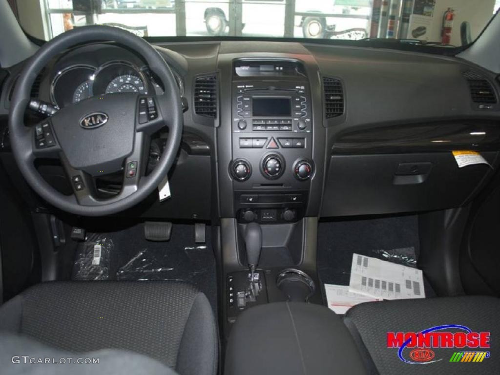 2011 Sorento LX - Bright Silver / Black photo #12