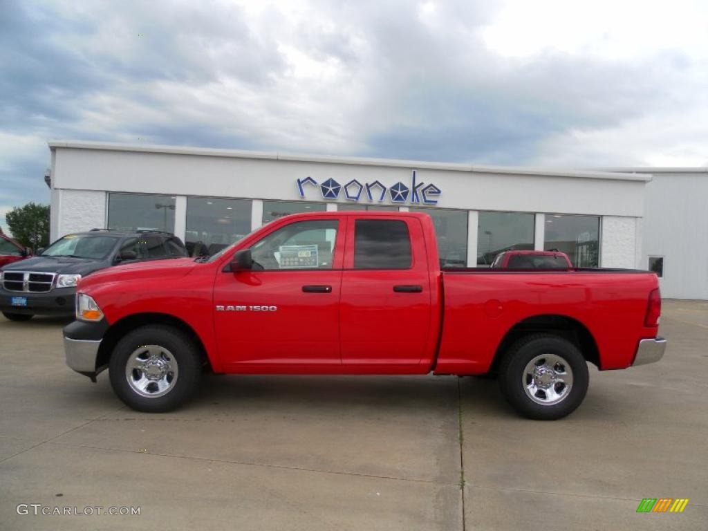 2011 Ram 1500 ST Quad Cab 4x4 - Flame Red / Dark Slate Gray/Medium Graystone photo #21