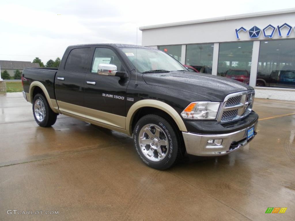2011 Ram 1500 Laramie Crew Cab 4x4 - Brilliant Black Crystal Pearl / Light Pebble Beige/Bark Brown photo #26