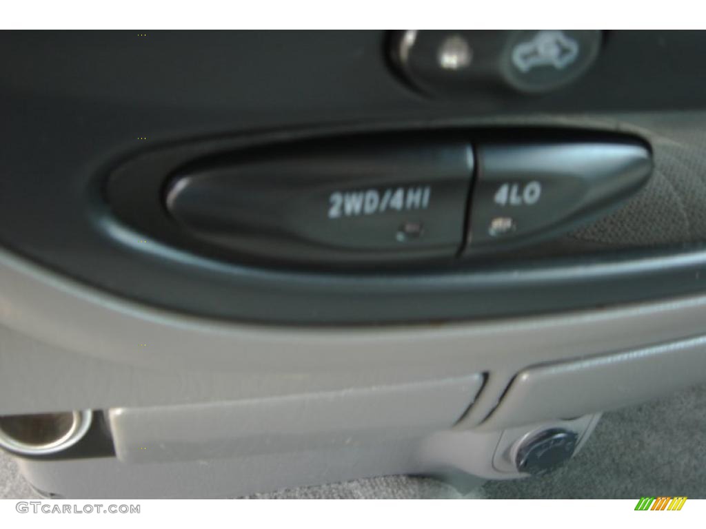 2002 Tundra SR5 TRD Access Cab 4x4 - Thunder Gray Metallic / Light Charcoal photo #40
