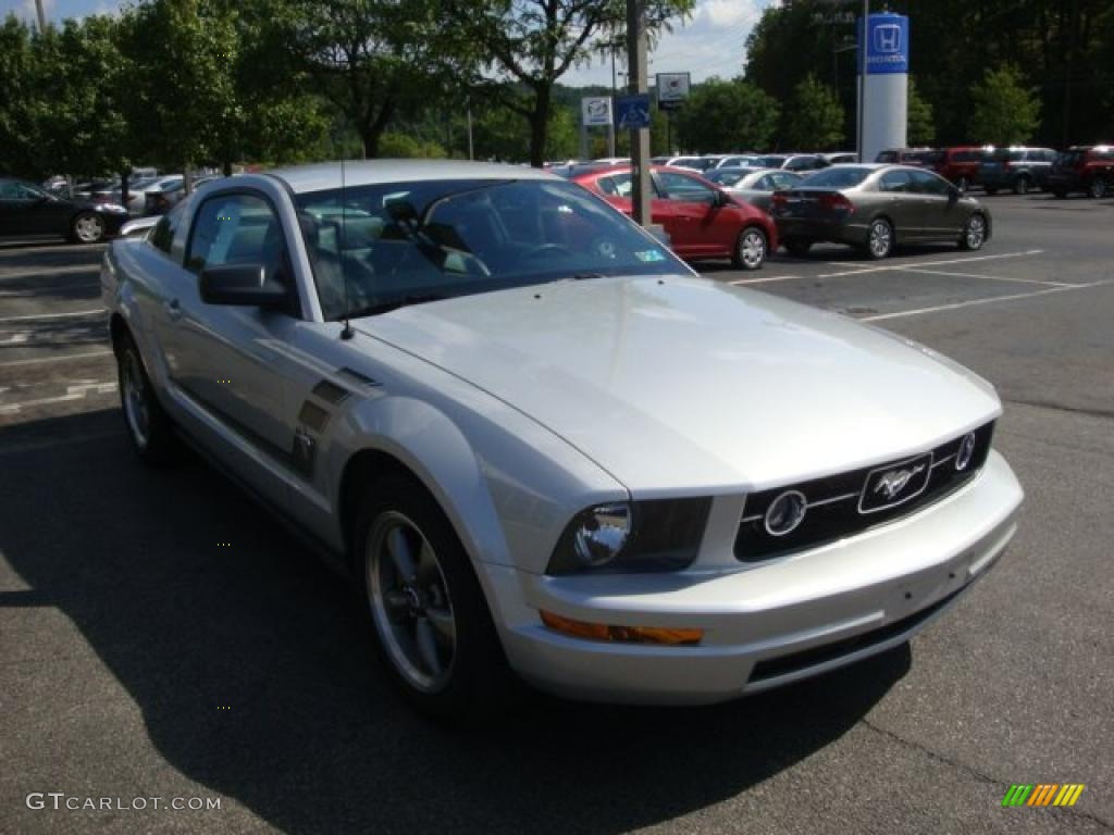 2006 Mustang V6 Premium Coupe - Satin Silver Metallic / Dark Charcoal photo #5