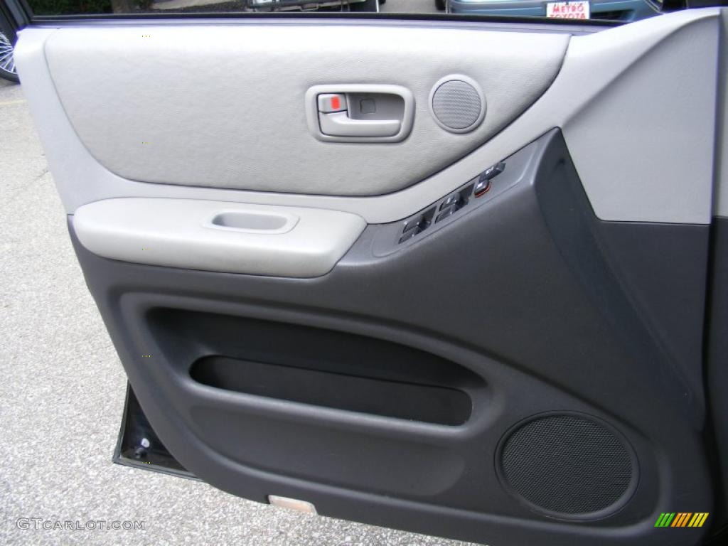 2005 Highlander V6 - Black / Gray photo #26