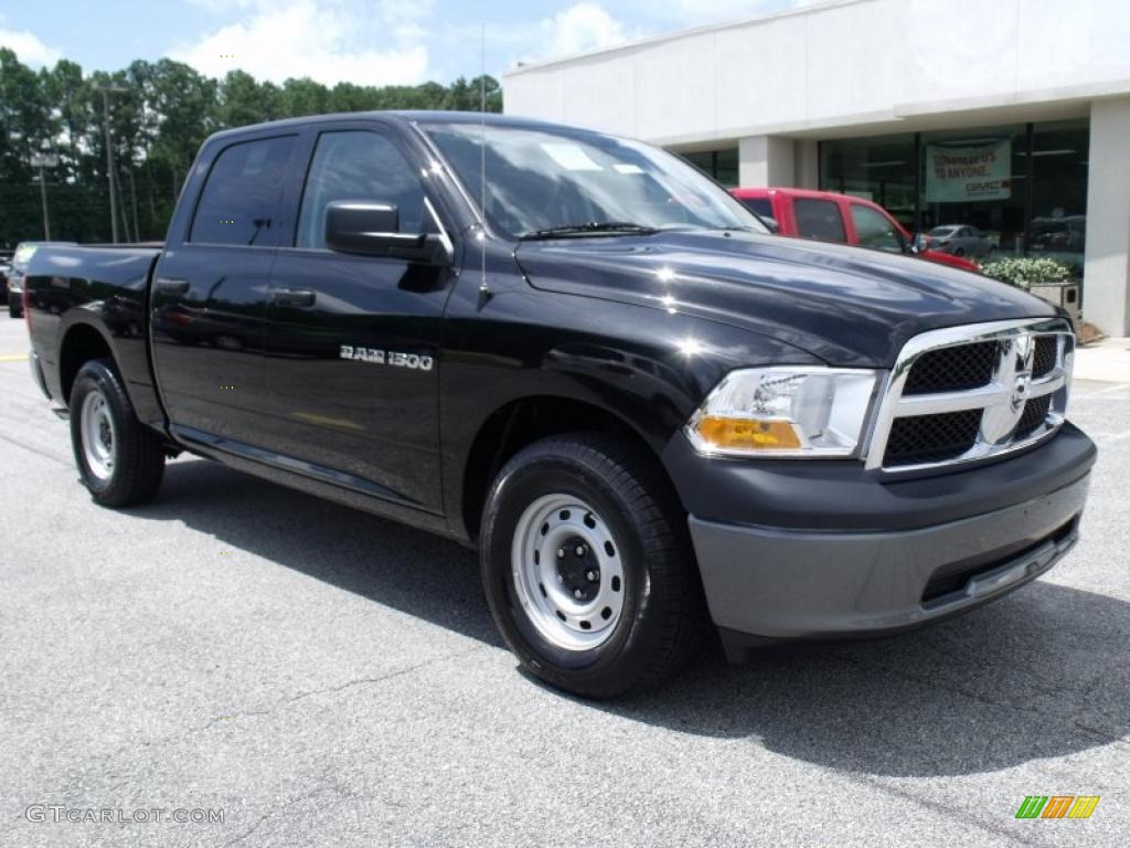 2011 Ram 1500 ST Crew Cab - Brilliant Black Crystal Pearl / Dark Slate Gray/Medium Graystone photo #2