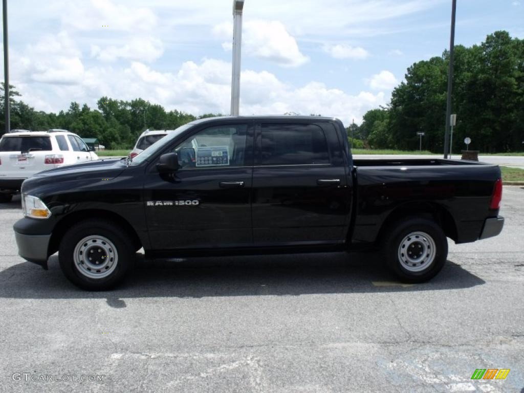 2011 Ram 1500 ST Crew Cab - Brilliant Black Crystal Pearl / Dark Slate Gray/Medium Graystone photo #5