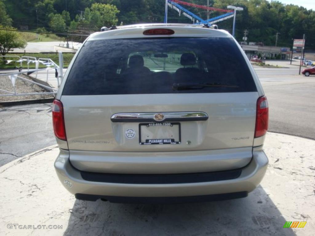 2005 Town & Country Touring - Linen Gold Metallic / Dark Khaki/Light Graystone photo #3