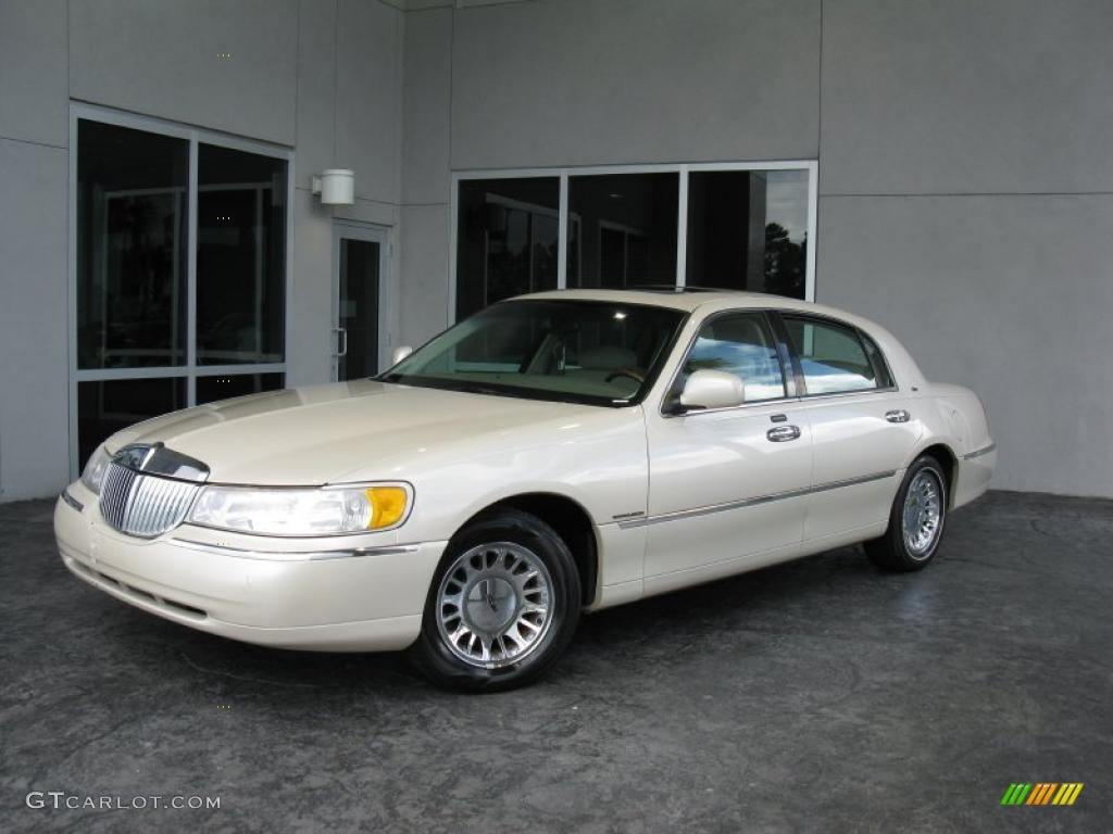 2000 Town Car Cartier - White Pearlescent Tri-Coat / Light Parchment photo #1