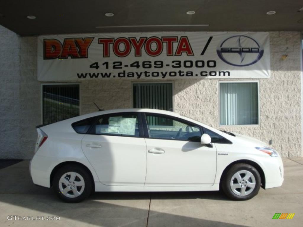 2010 Prius Hybrid III - Blizzard White Pearl / Dark Gray photo #1