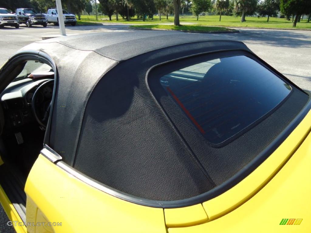 2004 MR2 Spyder Roadster - Solar Yellow / Black photo #25