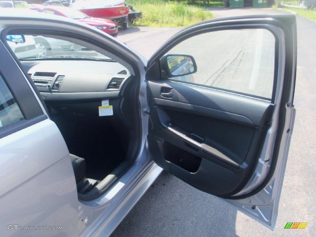 2010 Lancer DE - Apex Silver Metallic / Black photo #21