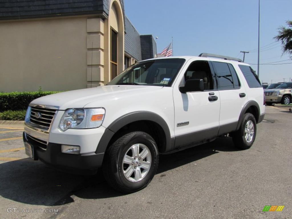 2006 Explorer XLT - Oxford White / Stone photo #3