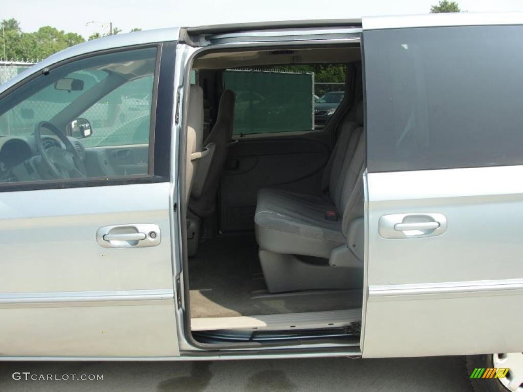 2003 Town & Country LX - Butane Blue Pearl / Taupe photo #38
