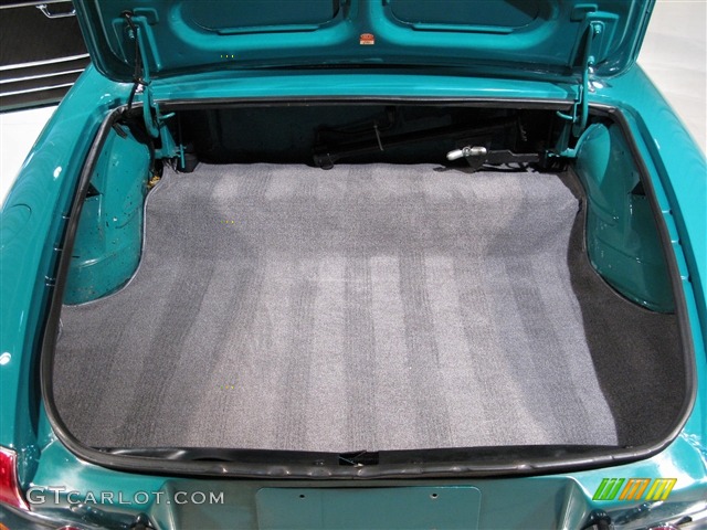1969 Alfa Romeo 1750 Spider Veloce Standard 1750 Spider Veloce Model Trunk Photo #348972