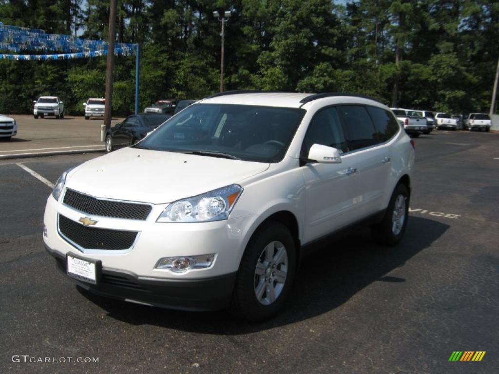 White Diamond Tricoat Chevrolet Traverse