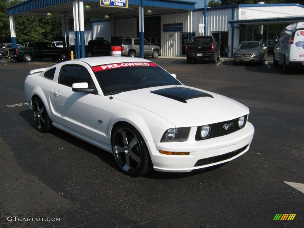 2005 Mustang GT Premium Coupe - Performance White / Red Leather photo #7