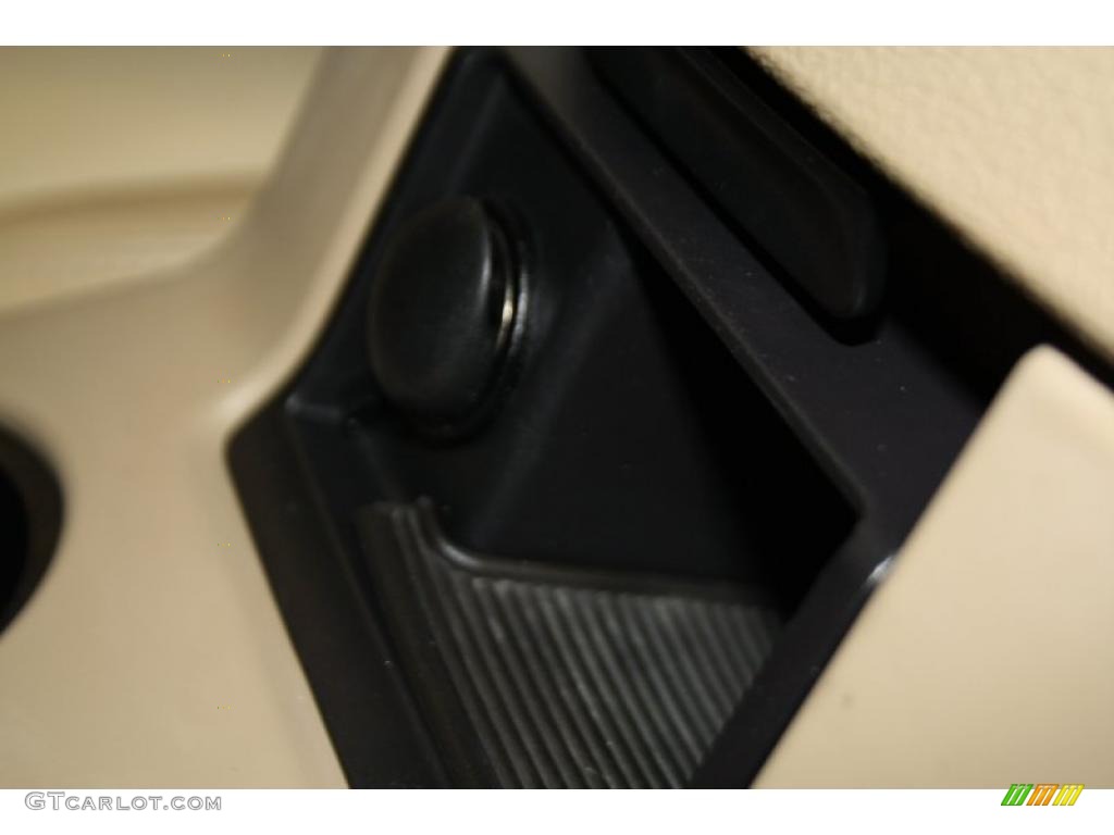 2008 Explorer XLT - Black / Camel photo #17
