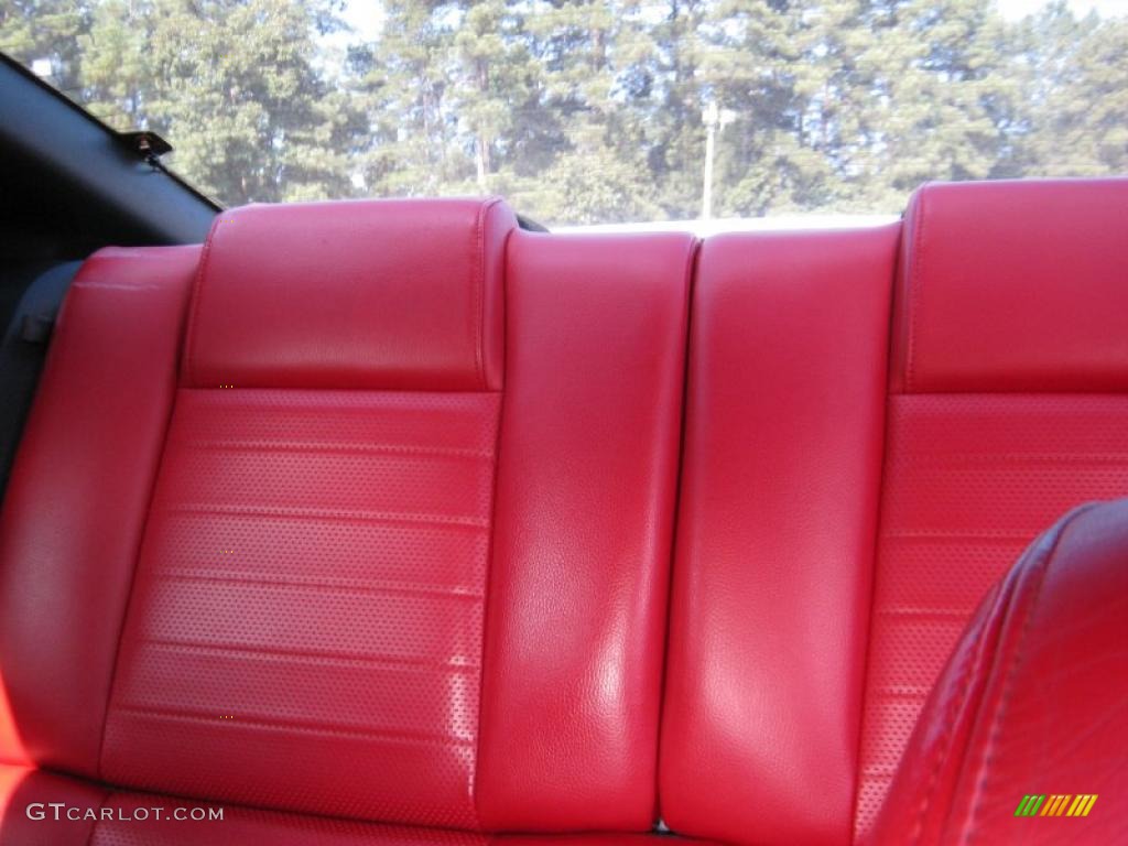 2005 Mustang GT Premium Coupe - Performance White / Red Leather photo #14