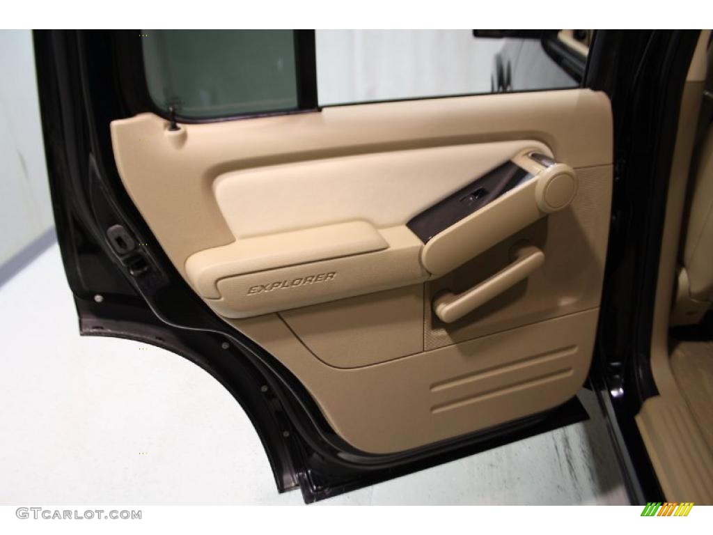 2008 Explorer XLT - Black / Camel photo #33