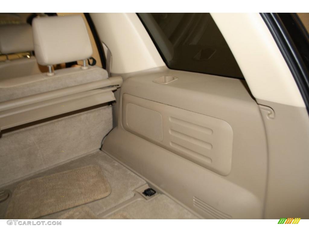2008 Explorer XLT - Black / Camel photo #36
