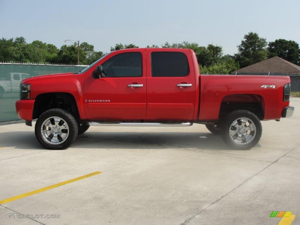 2007 Silverado 1500 LS Crew Cab 4x4 - Victory Red / Dark Titanium Gray photo #6