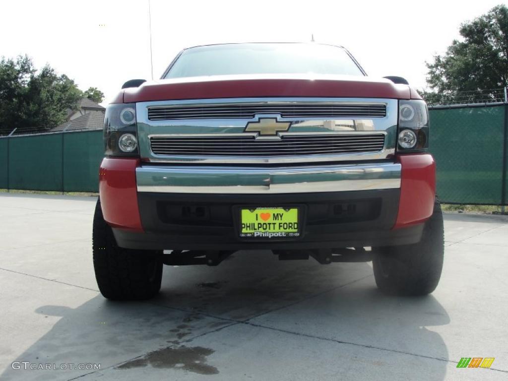 2007 Silverado 1500 LS Crew Cab 4x4 - Victory Red / Dark Titanium Gray photo #9