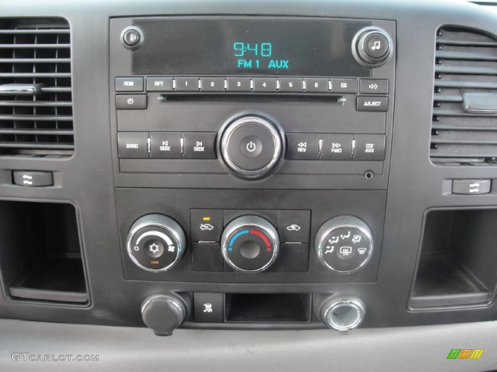 2007 Silverado 1500 LS Crew Cab 4x4 - Victory Red / Dark Titanium Gray photo #39