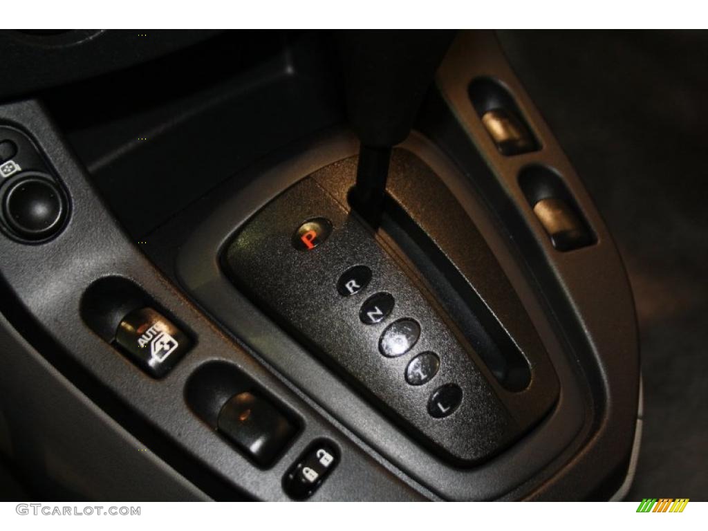 2003 VUE V6 AWD - Bright Blue / Gray photo #16