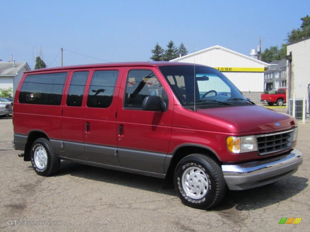 1993 E Series Van E150 Club Wagon Passenger - Electric Current Red Metallic / Gray photo #11