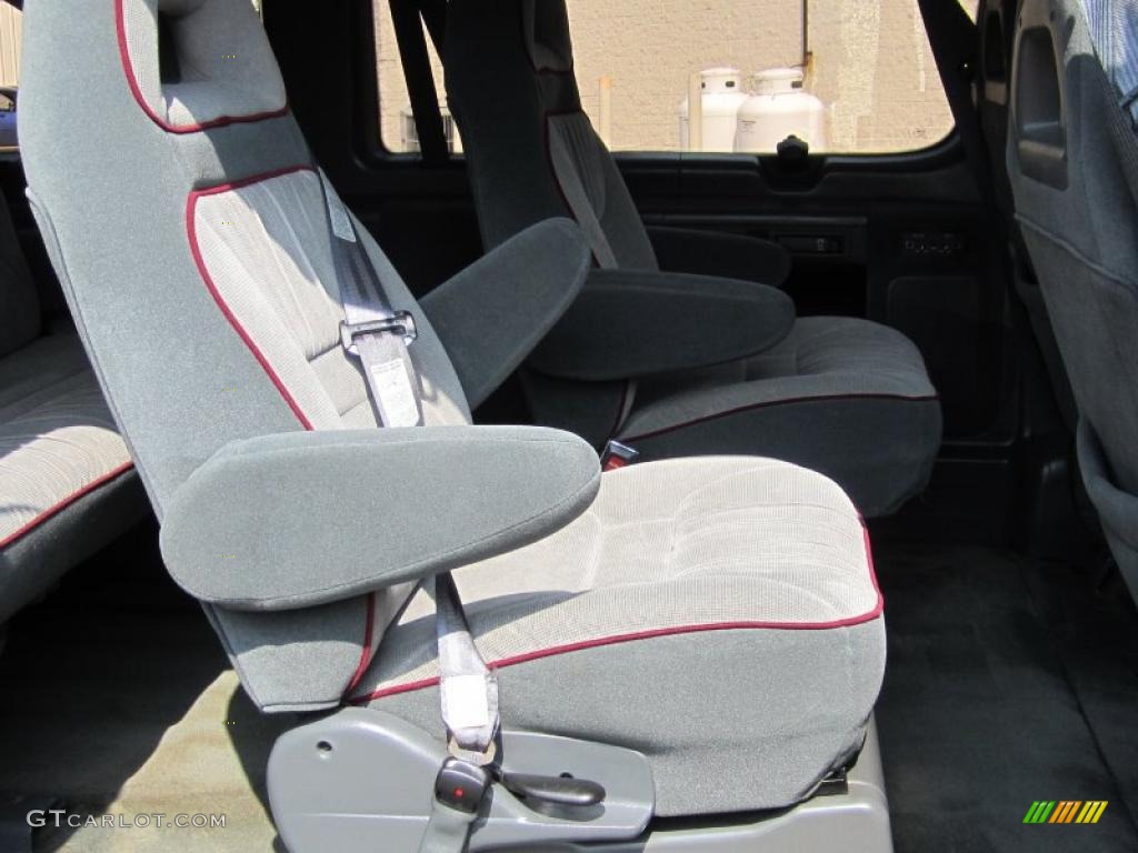 1993 E Series Van E150 Club Wagon Passenger - Electric Current Red Metallic / Gray photo #15