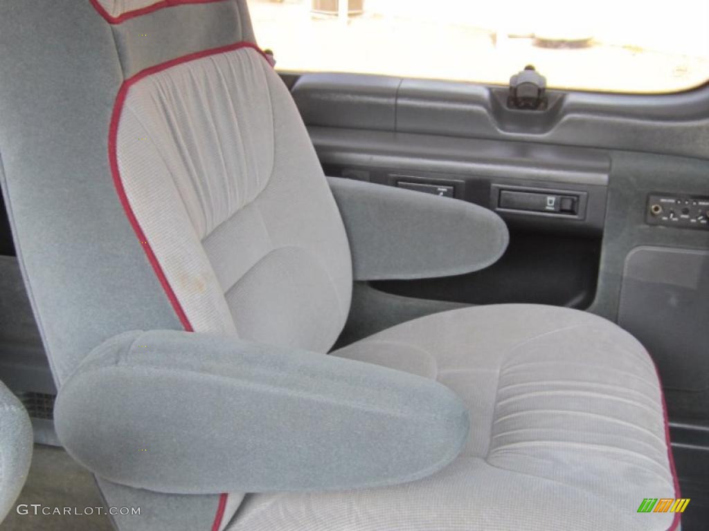 1993 E Series Van E150 Club Wagon Passenger - Electric Current Red Metallic / Gray photo #16